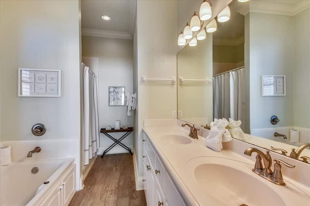 Photo of Bathroom in Sea Palm Village