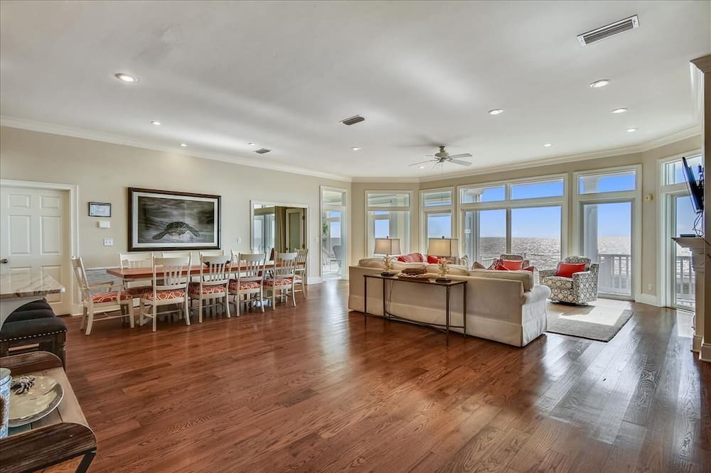 Photo of Livingroom in Sea Palm Village