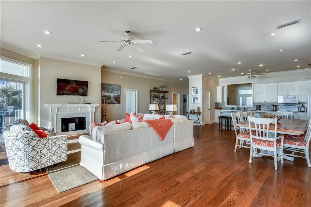 Photo of Livingroom in Sea Palm Village