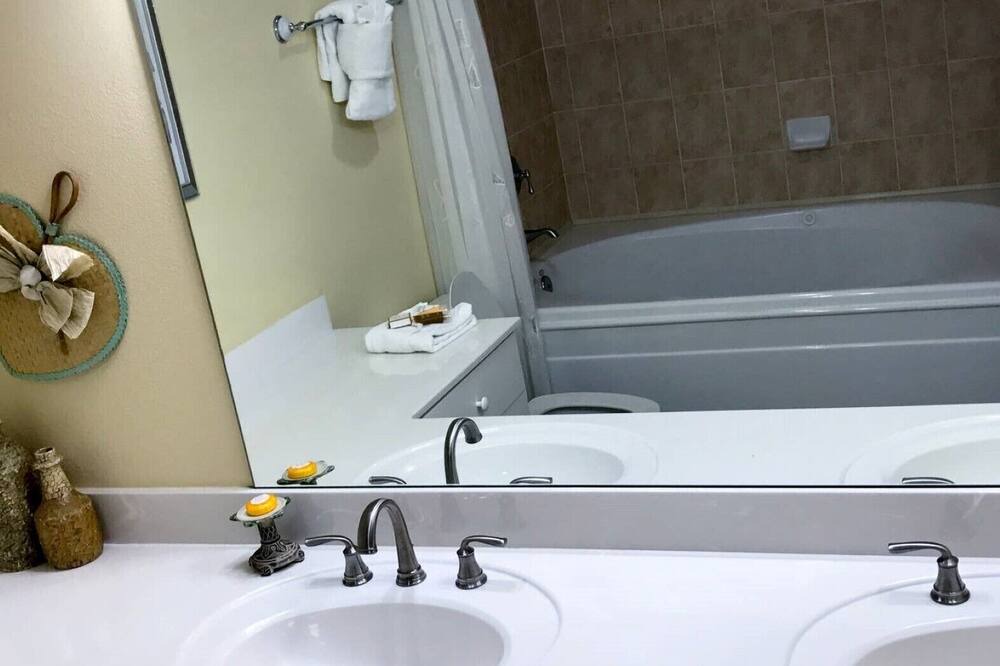 Photo of Bathroom in Navarre Beach