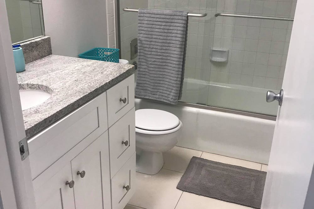 Photo of Bathroom in Kings Lake