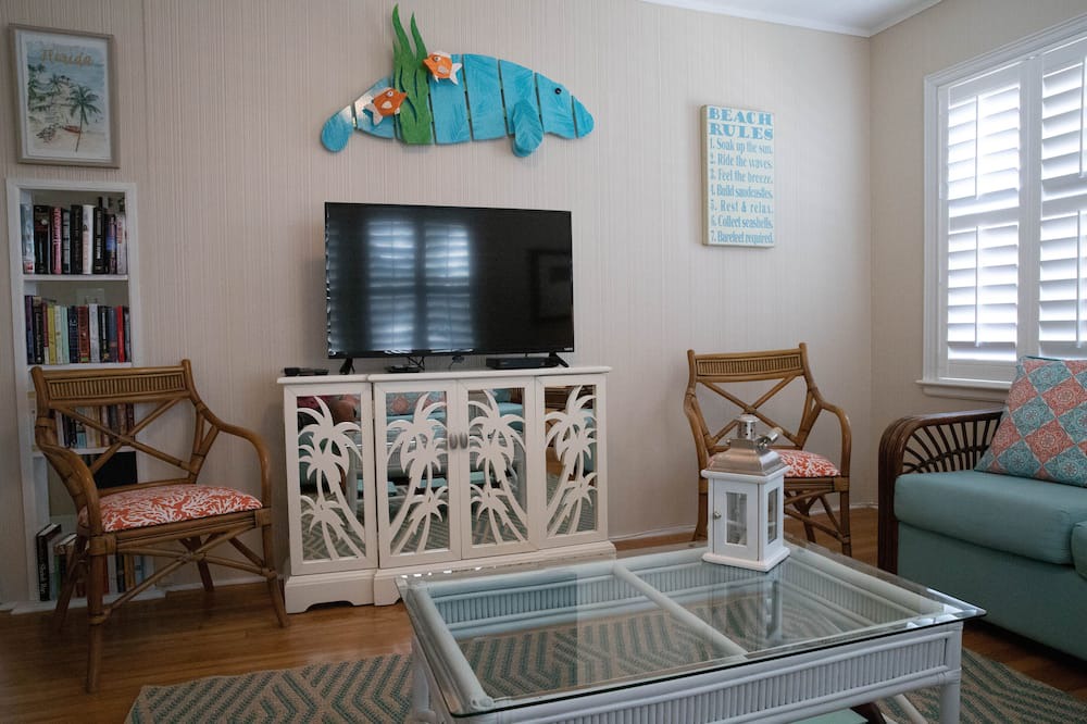 Photo of Livingroom in Treasure Island