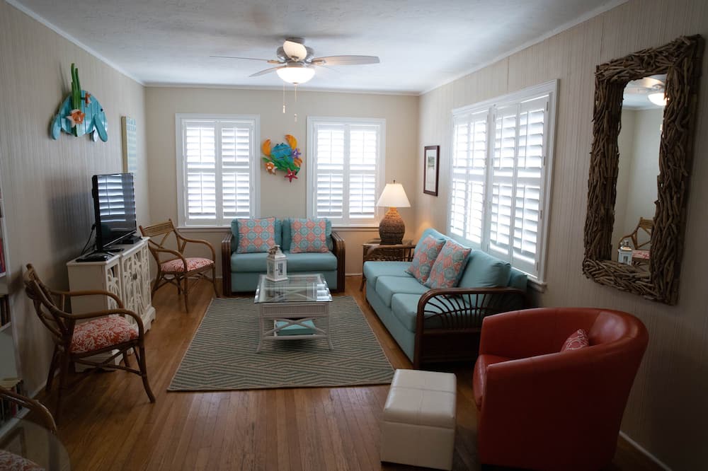 Photo of Livingroom in Treasure Island