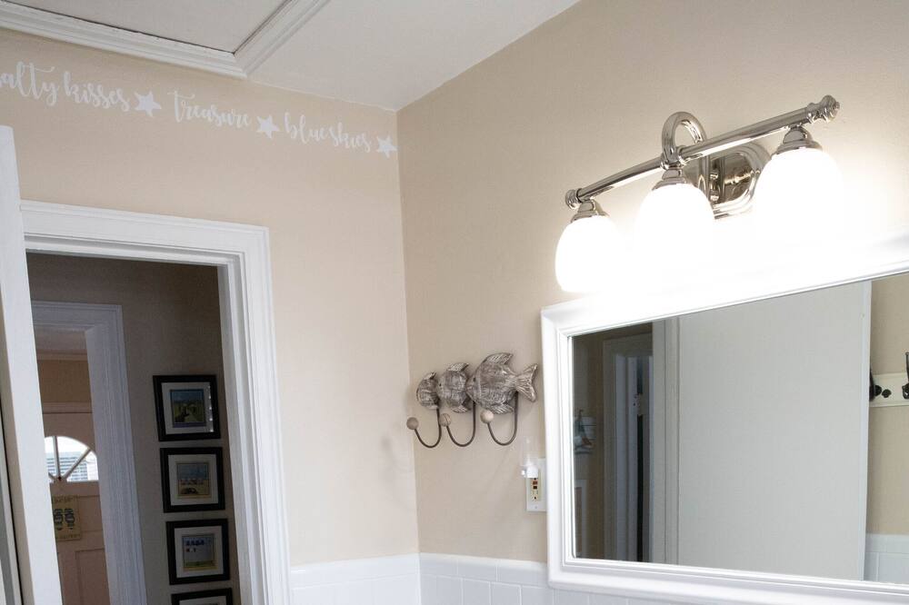 Photo of Bathroom in Treasure Island