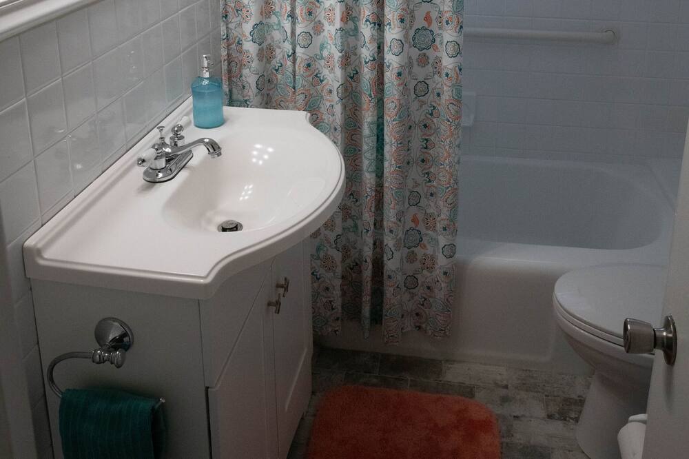 Photo of Bathroom in Treasure Island