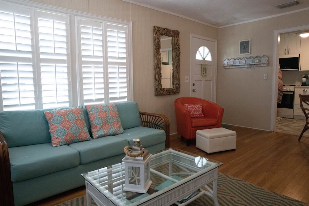 Photo of Livingroom in Treasure Island