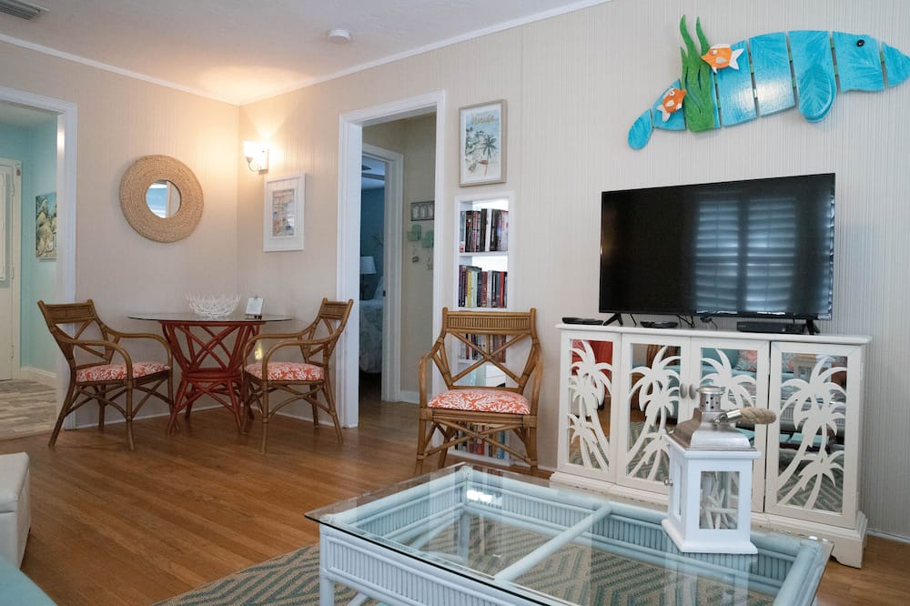 Photo of Livingroom in Treasure Island
