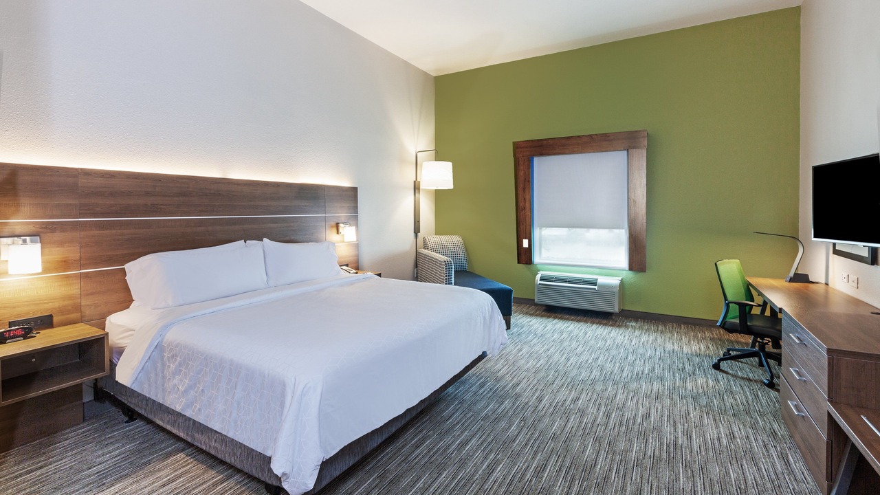 Photo of Bedroom in Lakeview  Jefferson County