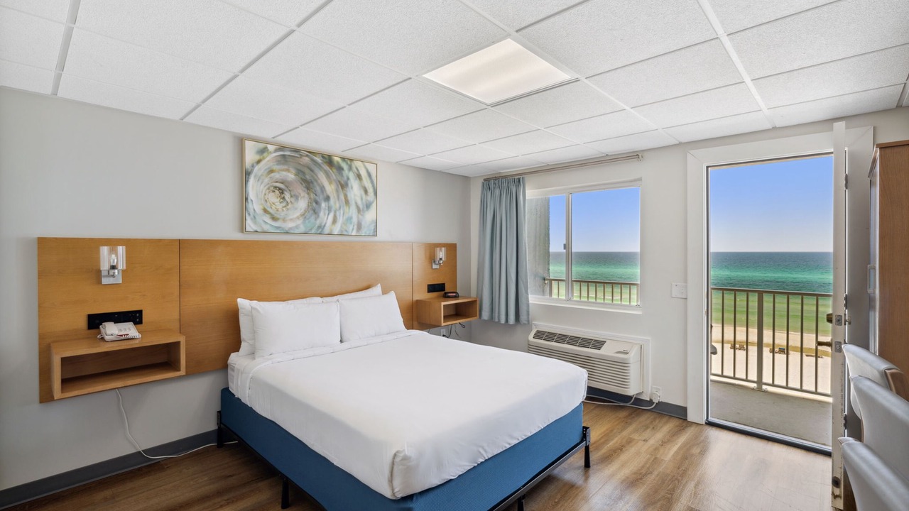 Photo of Bedroom in Laguna Beach Estates