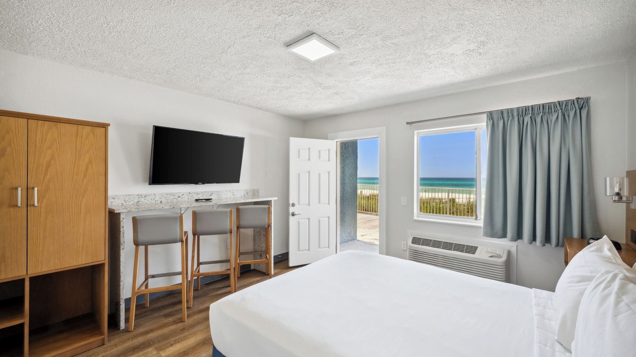 Photo of Bedroom in Laguna Beach Estates