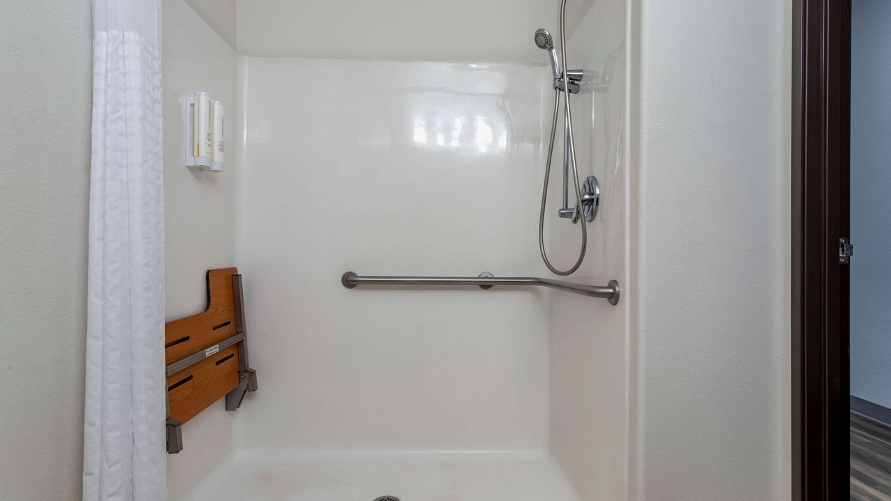 Photo of Bedroom in Sulphur