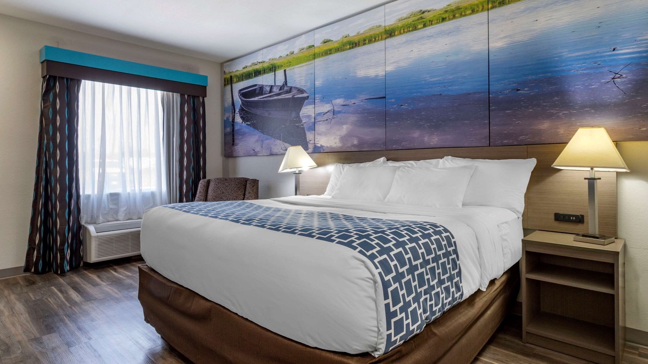 Photo of Bedroom in Sulphur