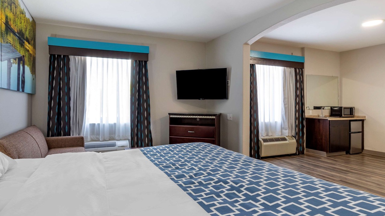 Photo of Bedroom in Sulphur