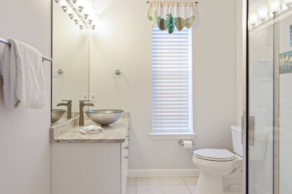 Photo of Bathroom in Emerald Waters Village