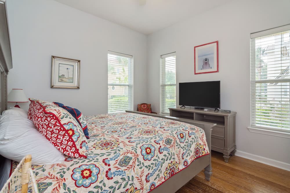 Photo of Bedroom in Emerald Waters Village