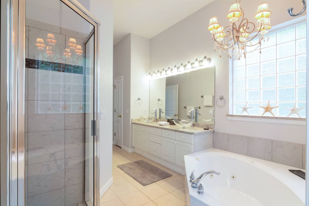 Photo of Bathroom in Emerald Waters Village