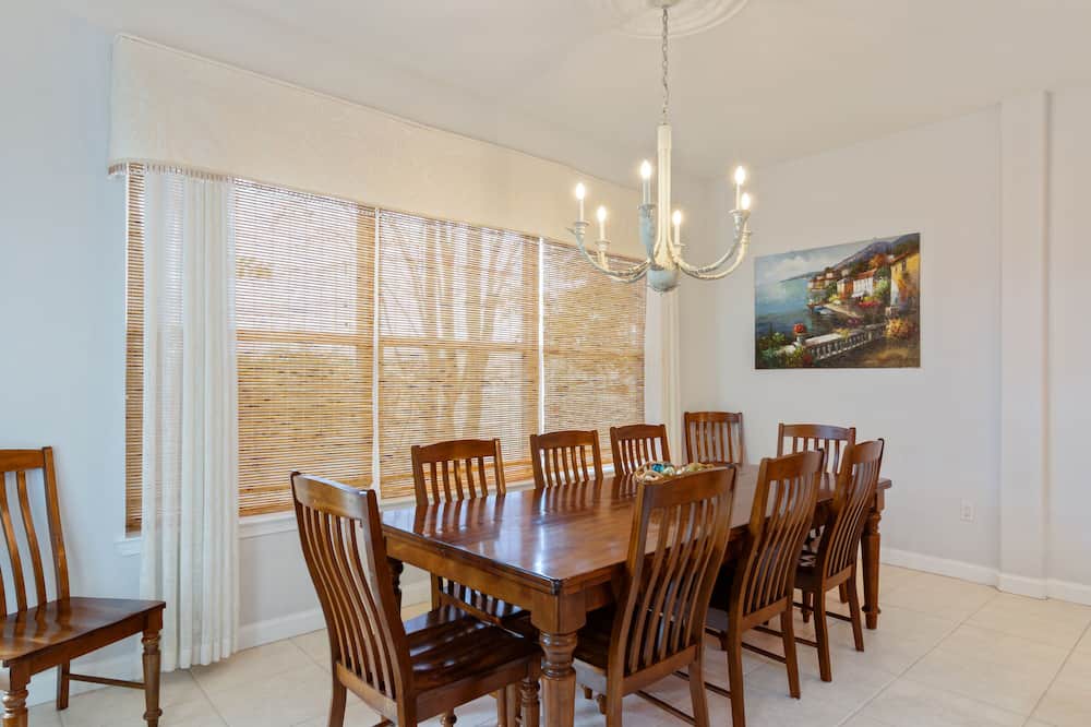 Photo of Kitchen in Emerald Waters Village
