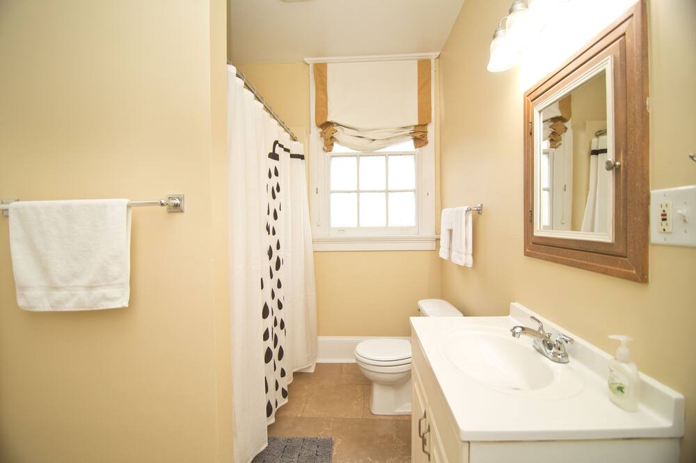 Photo of Bathroom in Broadmoor