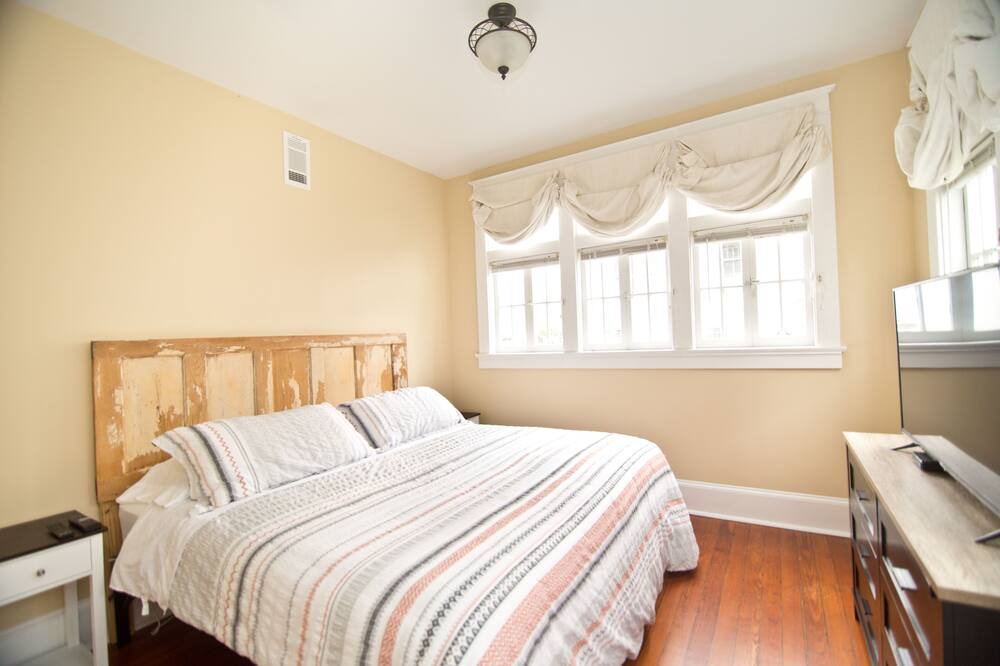 Photo of Bedroom in Broadmoor