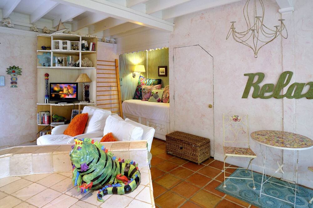 Photo of Livingroom in White Street Gallery District