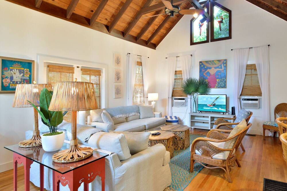Photo of Livingroom in White Street Gallery District