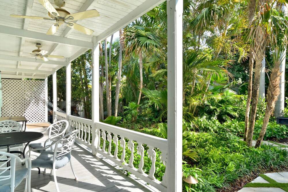 Photo of Patio Balcony in White Street Gallery District