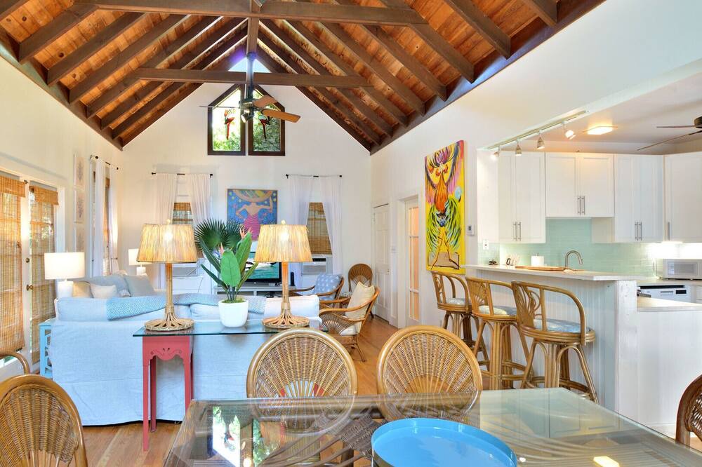 Photo of Livingroom in White Street Gallery District