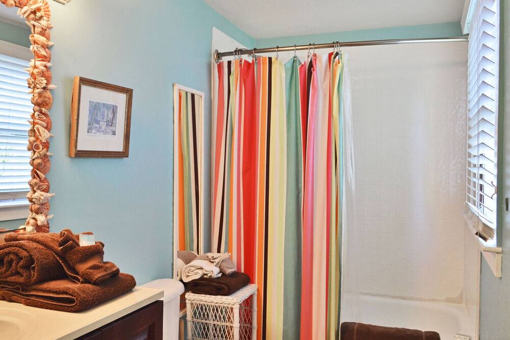 Photo of Bathroom in White Street Gallery District
