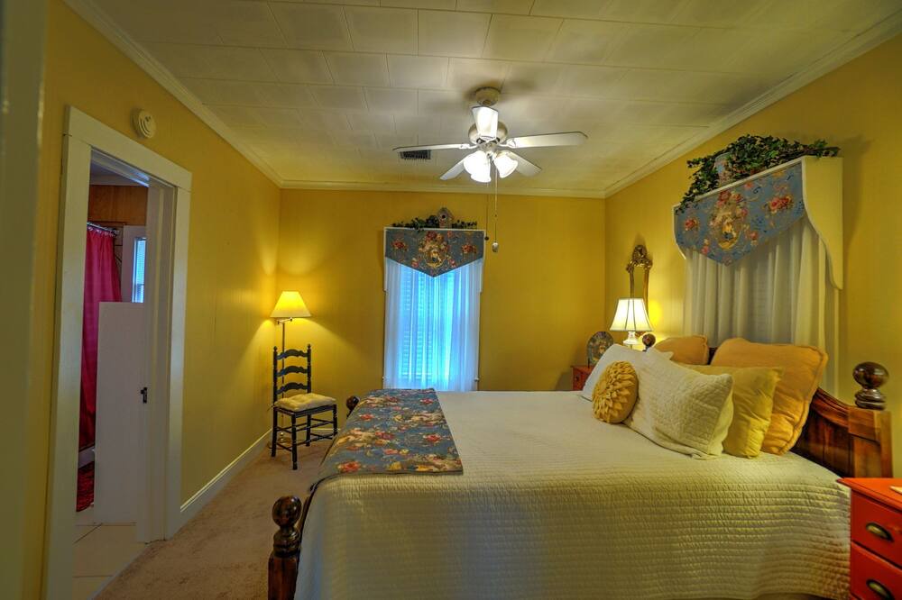 Photo of Bedroom in Abbeville