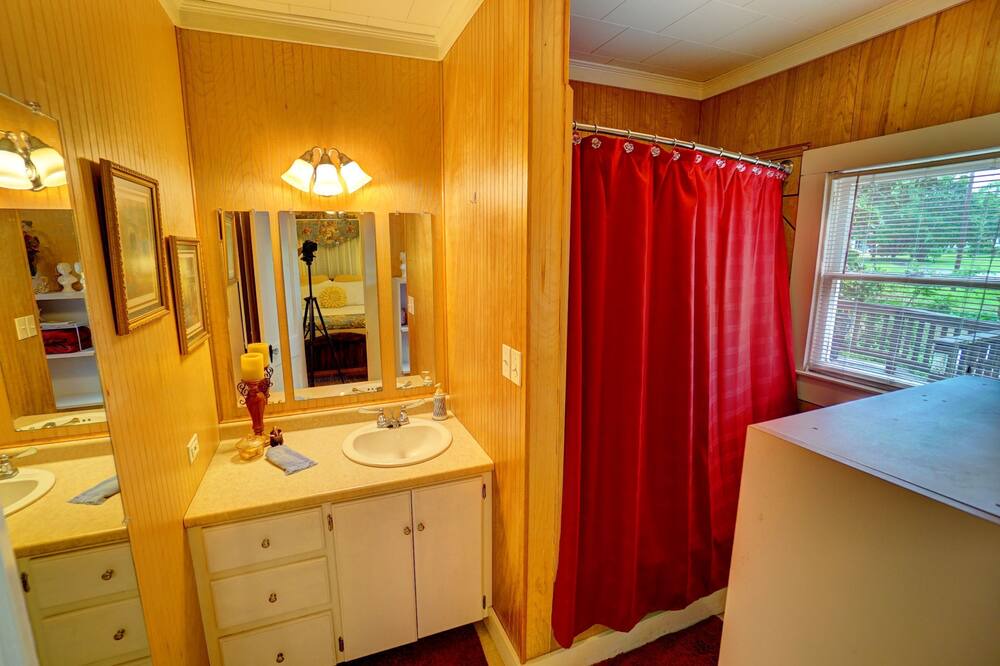 Photo of Bedroom in Abbeville