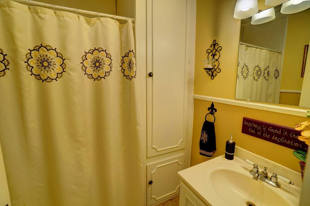 Photo of Bathroom in Abbeville