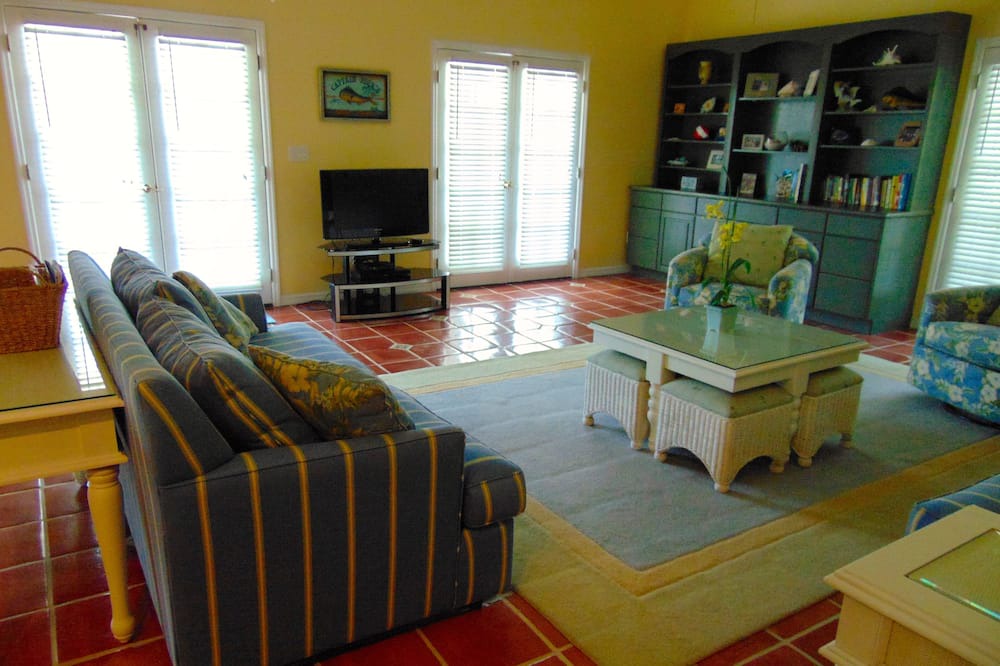 Photo of Livingroom in Sugarloaf Shores