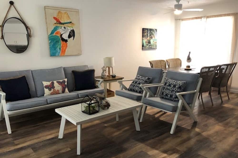 Photo of Livingroom in Bayview
