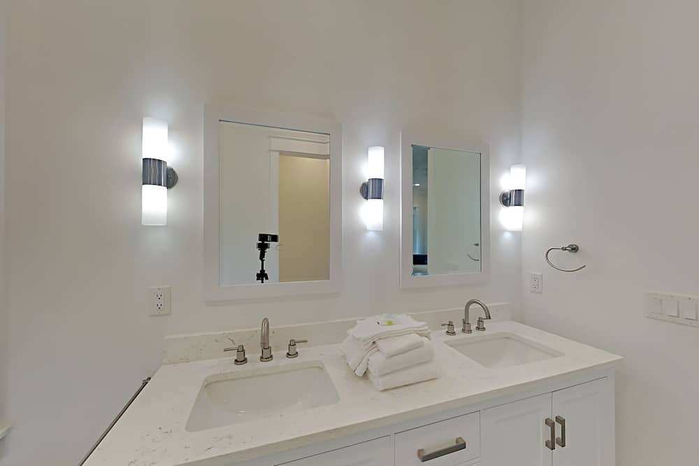 Photo of Bathroom in Fort Walton Beach - Destin