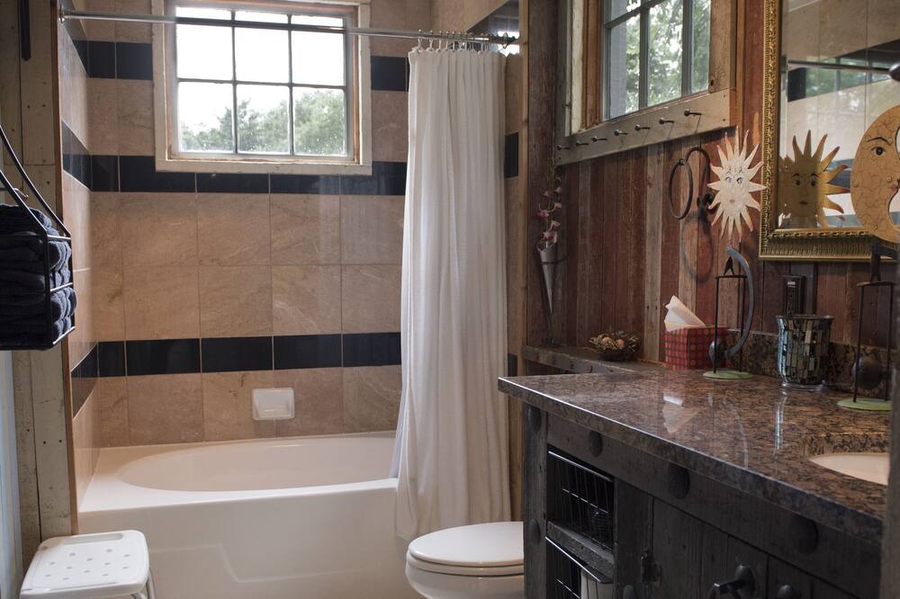 Photo of Bathroom in Cumby