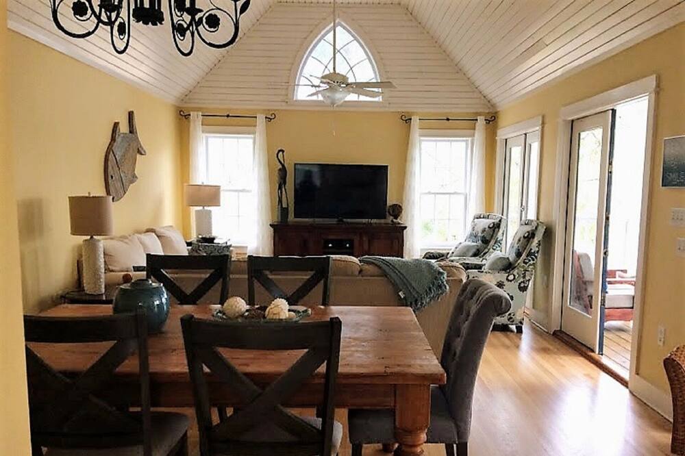 Photo of Bedroom in Dune Allen Beach