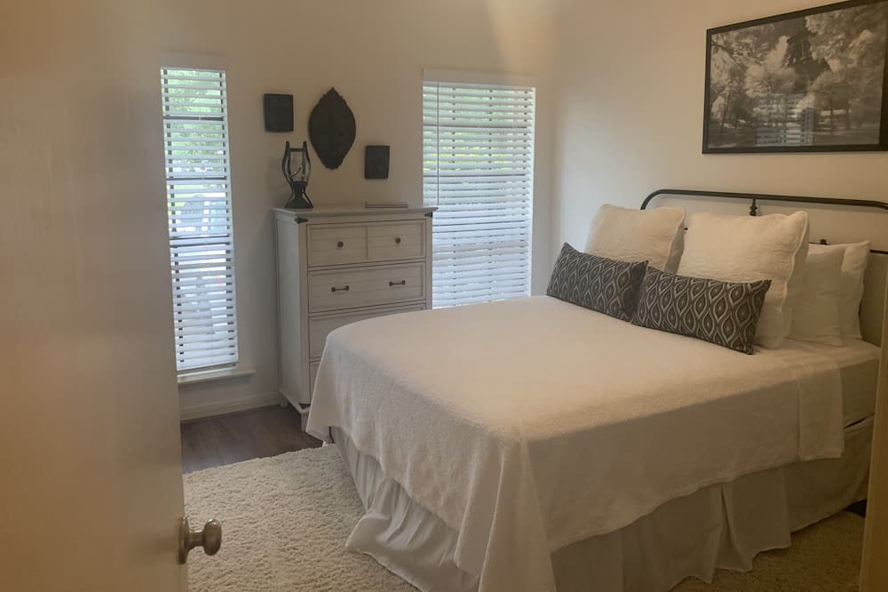 Photo of Bedroom in Mandeville