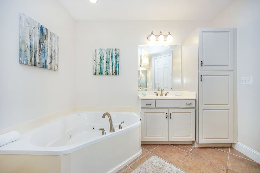 Photo of Bathroom in Rosemary Beach