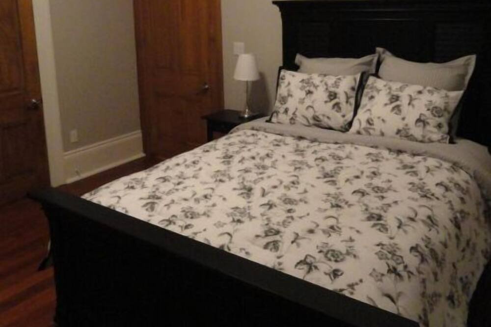 Photo of Bedroom in Faubourg Delachaise