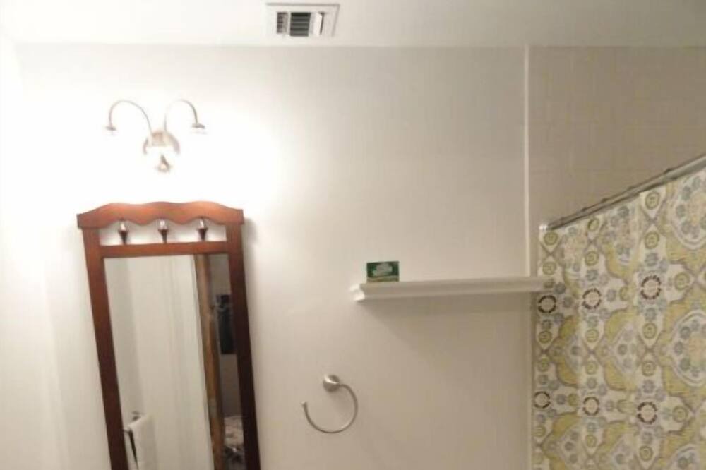 Photo of Bathroom in Faubourg Delachaise