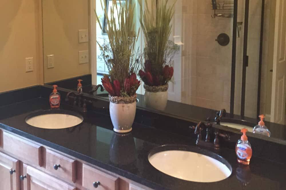 Photo of Bathroom in Dadeville