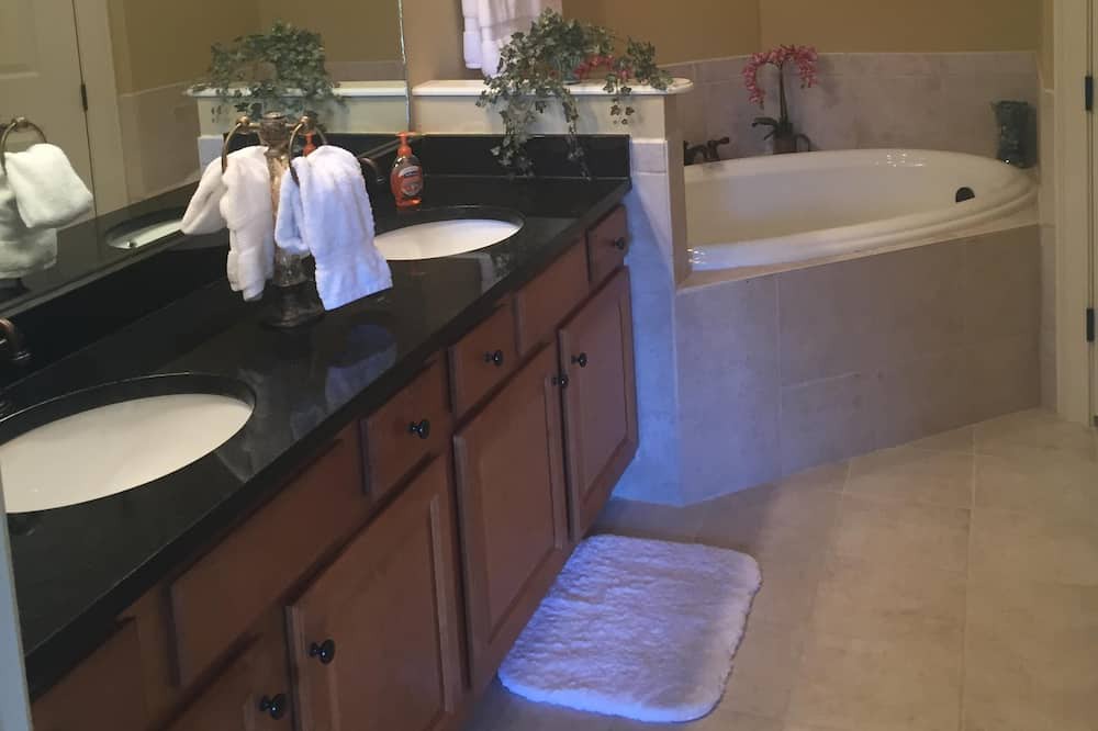 Photo of Bathroom in Dadeville