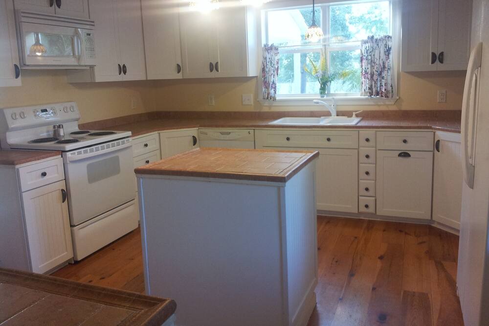 Photo of Kitchen in Waveland