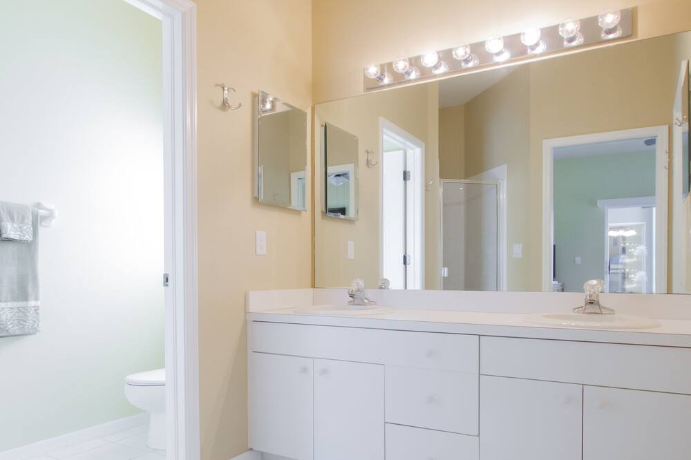 Photo of Bathroom in Falcons Glen