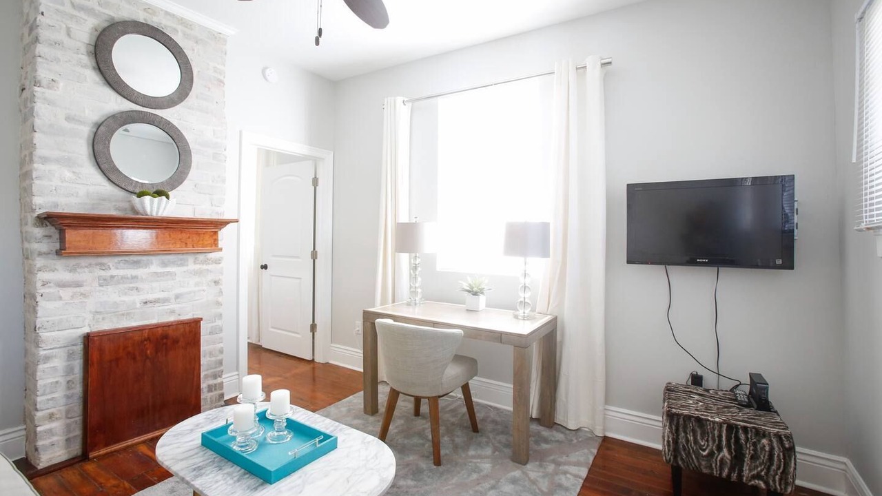 Photo of Livingroom in East Riverside