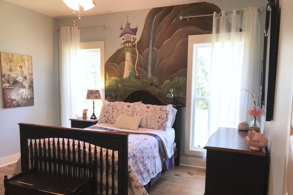 Photo of Bedroom in Coker