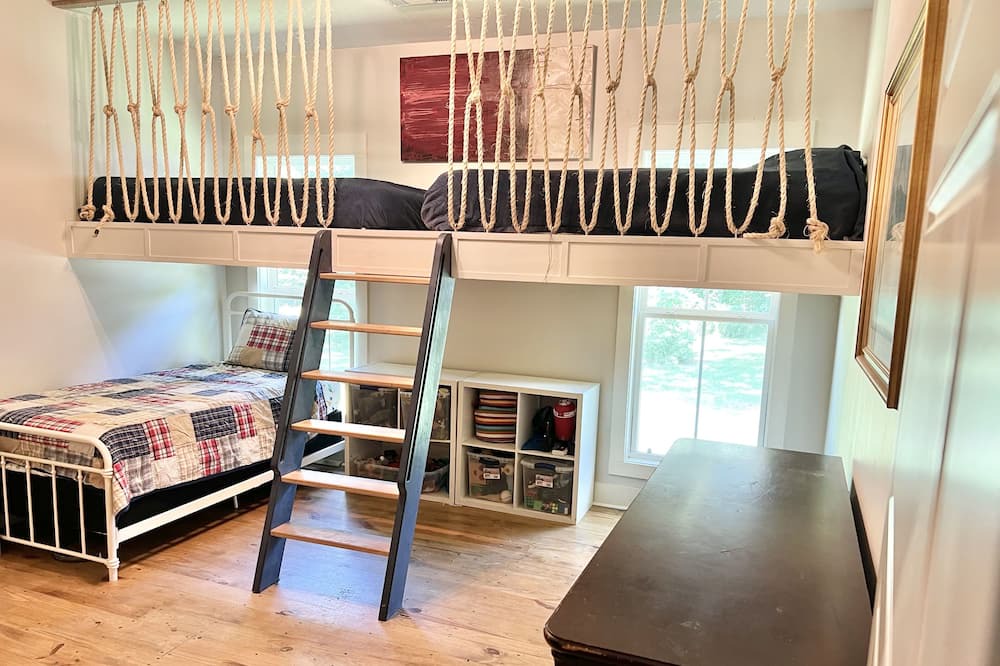 Photo of Bedroom in Coker