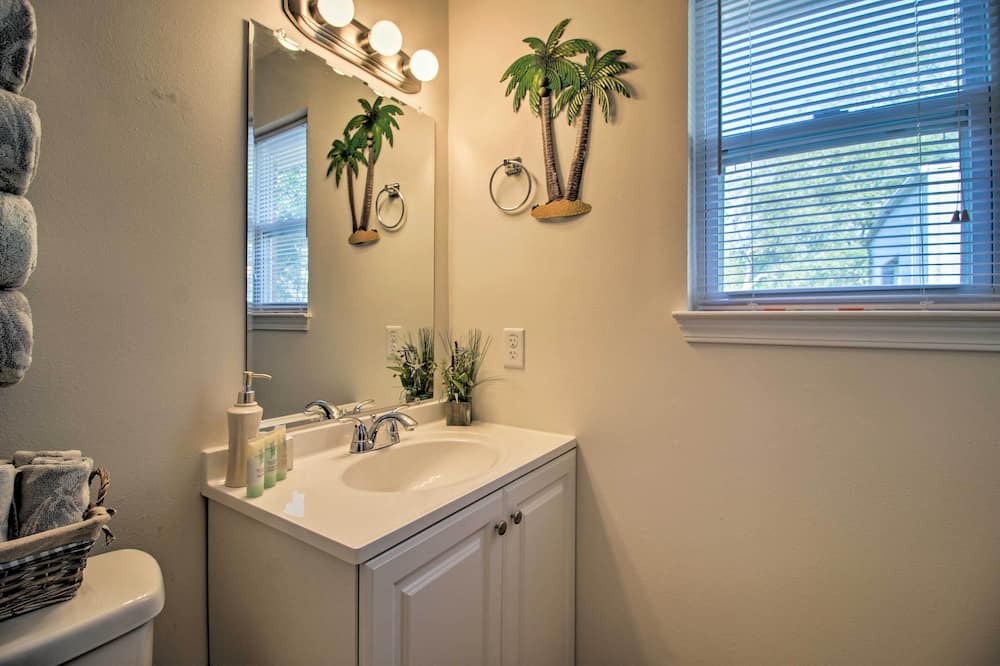 Photo of Bathroom in Ono Island