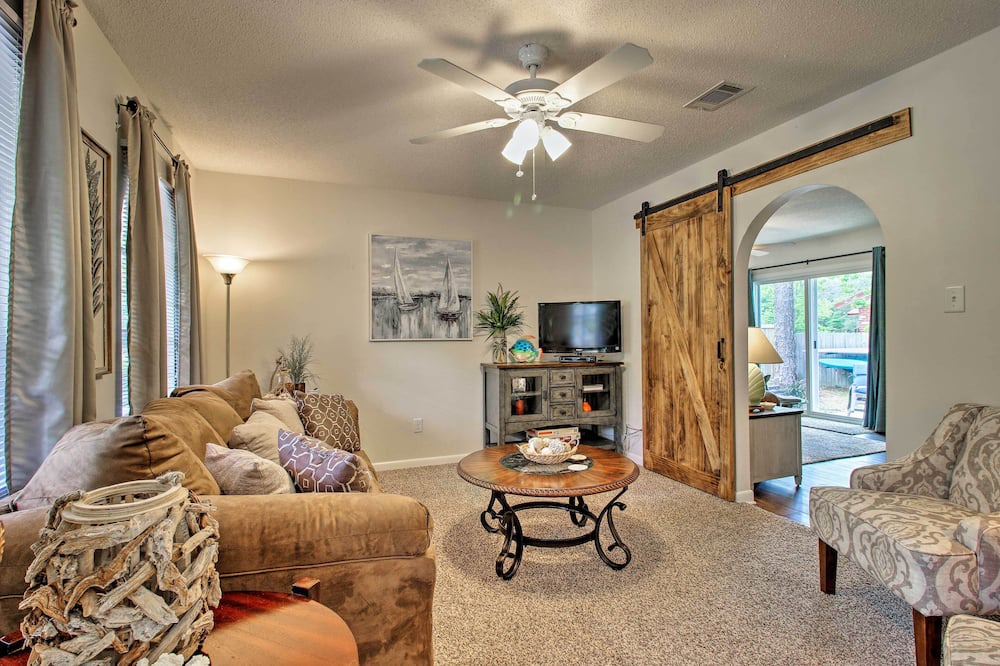 Photo of Livingroom in Ono Island
