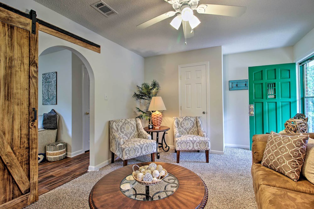 Photo of Livingroom in Ono Island